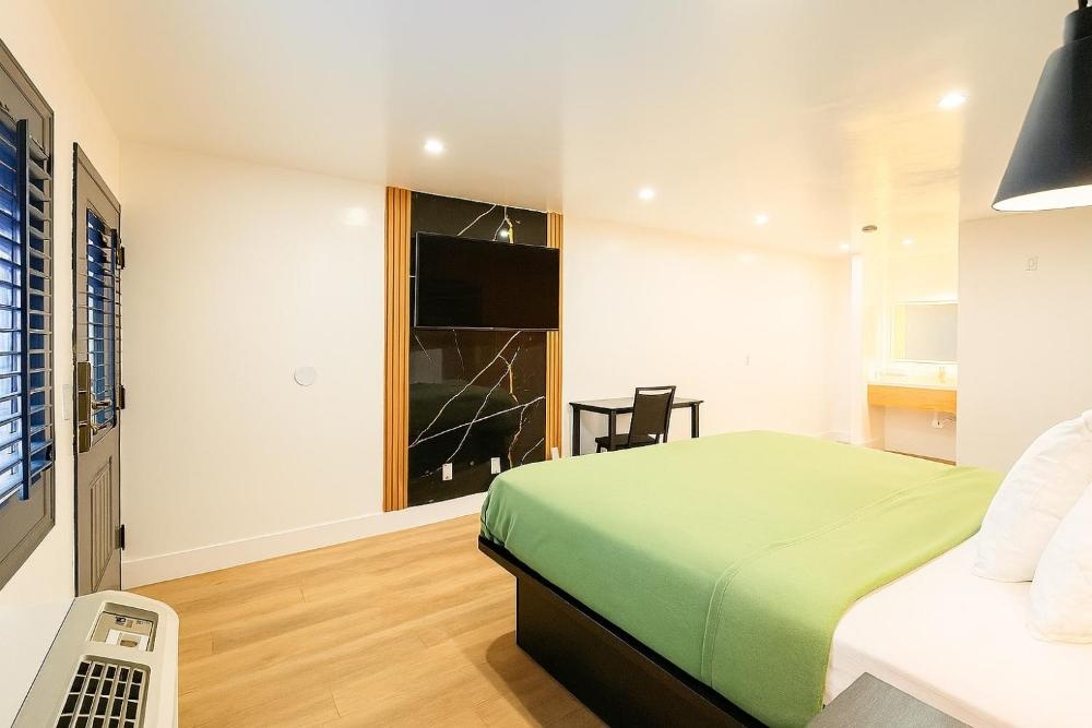 Room image 4