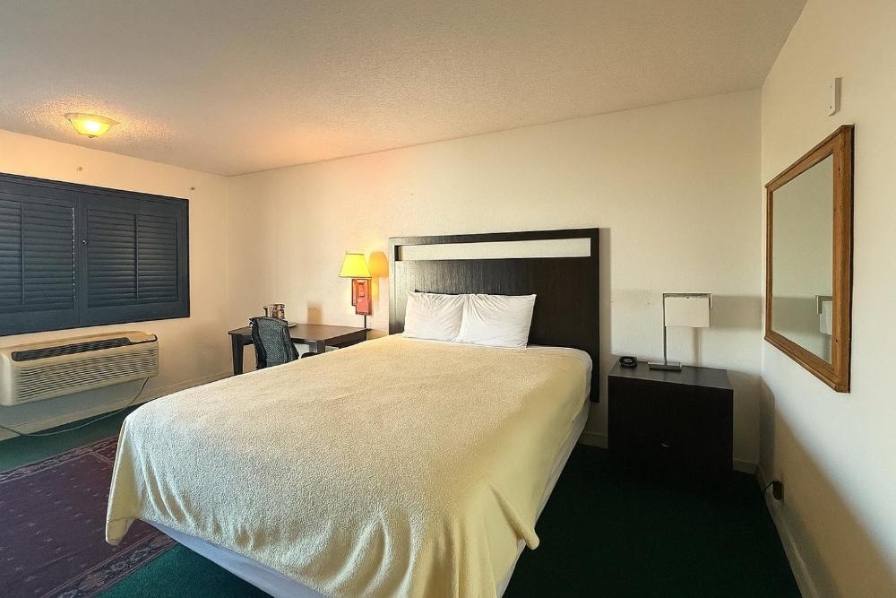 Room image 4